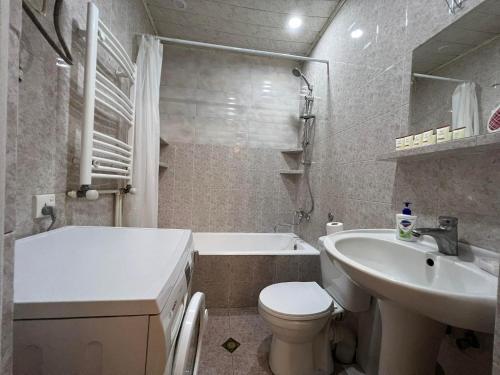 Koupelna v ubytování Sweet Home Sleeps 4 with Garden