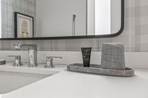 Un baño de The Highlander at Radford, Tapestry Collection by Hilton