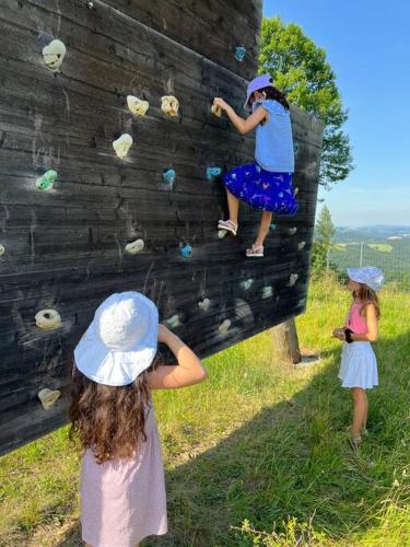 two girls are playing with bubbles on a wall at Haus am Hügel in Oberkühberg