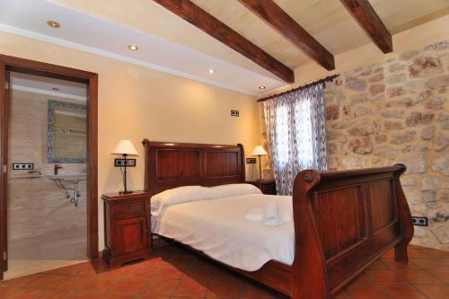 Villa Can Bassa 243 by Mallorca Charme tesisinde bir odada yatak veya yataklar