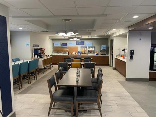 Restaurace v ubytování Holiday Inn Express Fort Lauderdale North - Executive Airport by IHG