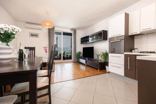 City Vibe & Free Garage