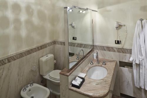Bilik mandi di Albergo Cappello