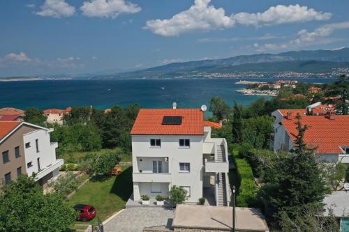 a view of a house with a red roof at Apartment Karmen in Šilo