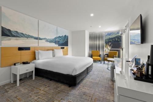 Postel nebo postele na pokoji v ubytování Scenic Suites Queenstown