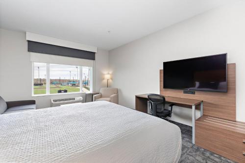 Et tv og/eller underholdning på Holiday Inn Express Kansas City North Parkville by IHG