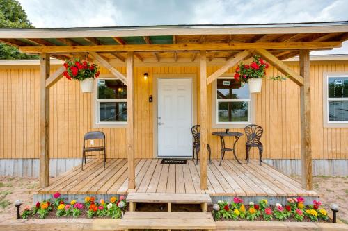 Gallery image of Thackerville Getaway with Porch - Near WinStar! in Thackerville