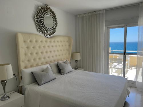 Postel nebo postele na pokoji v ubytování Magnifico Sea View Apartment Costa del Sol