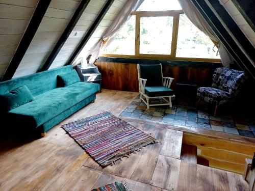 a living room with a green couch and two chairs at Magaze de Luxe in Gradačac