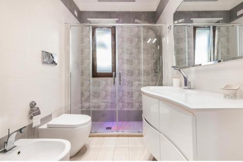 a white bathroom with a toilet and a shower at Luna Luxury in Lecce