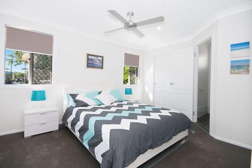 Ένα ή περισσότερα κρεβάτια σε δωμάτιο στο LUXURY TOWNHOUSE! Walking distance to everything!