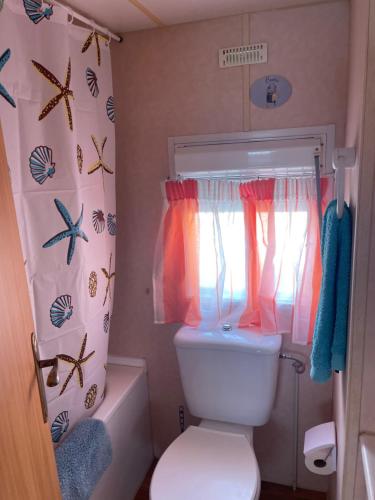Kúpeľňa v ubytovaní Chalet-home familiar "CAL DENVER" "Pet friendly"