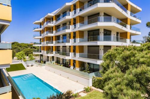 Luxury 3-Bed Penthouse with Ocean Views, Terrace & Pool