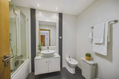 Penthouse Escape with Large Terrace, Pool & Garden