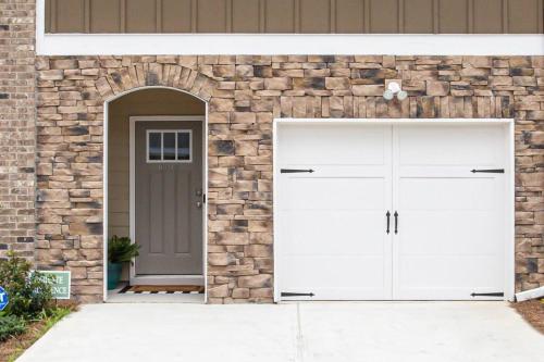 Galería fotográfica de 2022 quiet relaxing and secure town house near Atlanta en Redan