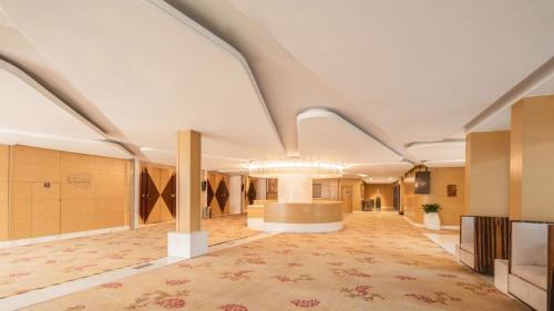 a large room with a large rug on the floor at Holiday Inn Shijiazhuang Central by IHG in Shijiazhuang