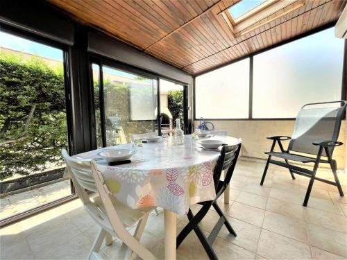 Pavillon climatisé à Gruissan, proche plage, 4 couchages, parking privé - FR-1-229-865