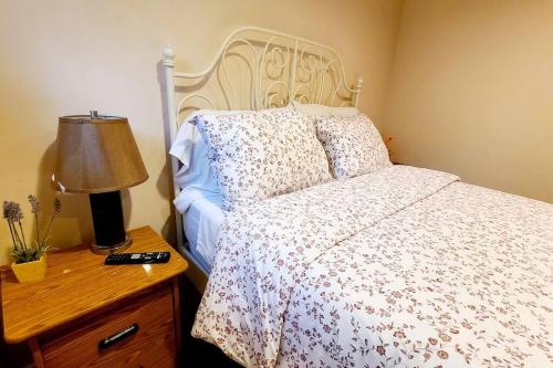 Spacious and bright unit with natural light. – Photos 4