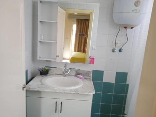 a bathroom with a sink and a mirror at Mashrabeyа Chalet in Hurghada