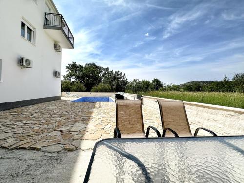 Apartment Mia - with pool – Photos 2