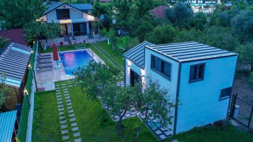 an aerial view of a tiny house with a swimming pool at Sea Life Homes in Kemer