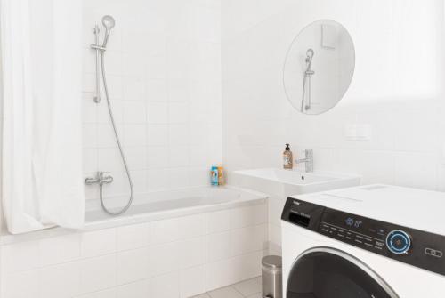 Whats-App Self-Check-IN - 1BR Apartment, near airport,15 min to Center