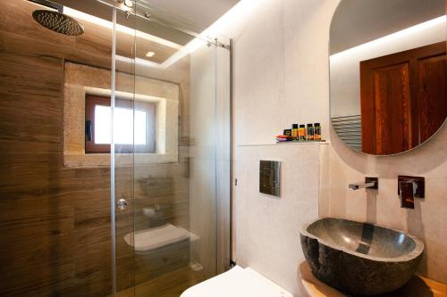 Ένα μπάνιο στο Kotinos Luxury Villa