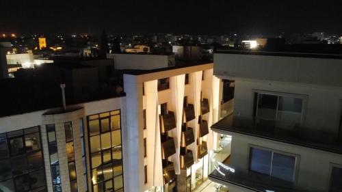 El edificio en el que está el departamento