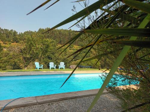 Bazén v ubytovaní Quinta da Chanca alebo v jeho blízkosti