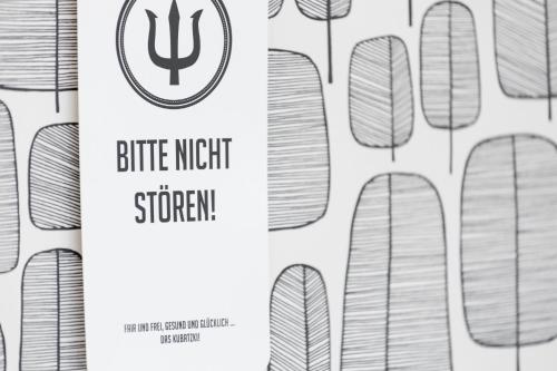 a black and white poster with a picture of a birdnight spoon at Das Kubatzki in Sankt Peter-Ording
