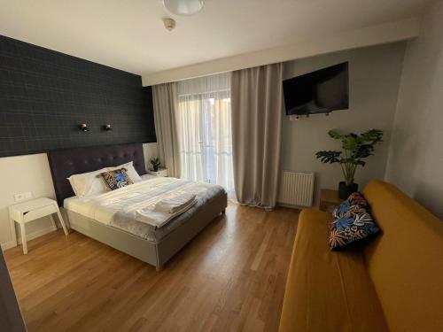 a bedroom with a bed and a flat screen tv at Komfort w najlepszej lokalizacji in Wrocław
