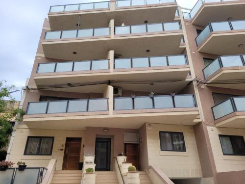 Το κτήριο όπου στεγάζεται  το διαμέρισμα