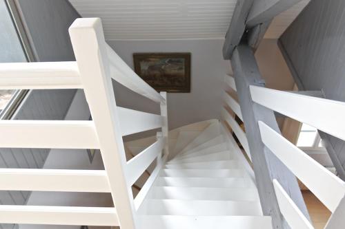 a staircase in a house with white shelves at Chartres - Appartement 1 chambre avec ascenseur in Bordeaux