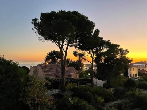 9 - Agréable appartement, terrasse, vue mer et parking