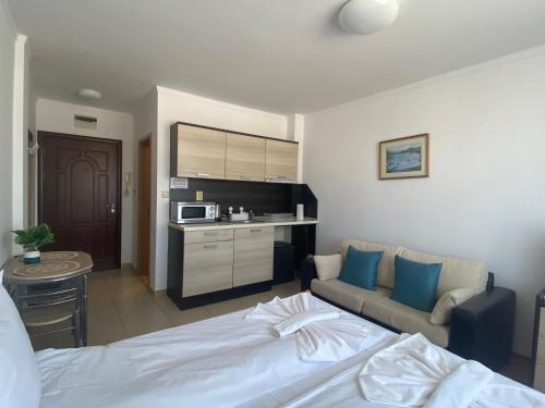 een hotelkamer met een bed en een bank bij SUMMER BREEZE 503 Private Studio SUNNY BEACH in Sunny Beach