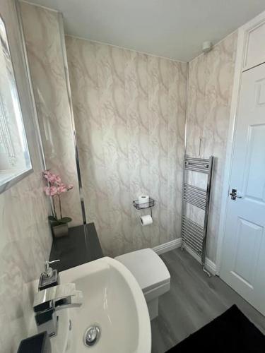 Ένα μπάνιο στο Welsh Getaway Home No 2 - 10 mins to Bike Park Wales