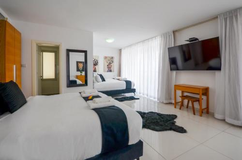 Cama o camas de una habitación en YalaRent Mountainside Duplexes with Private Pool