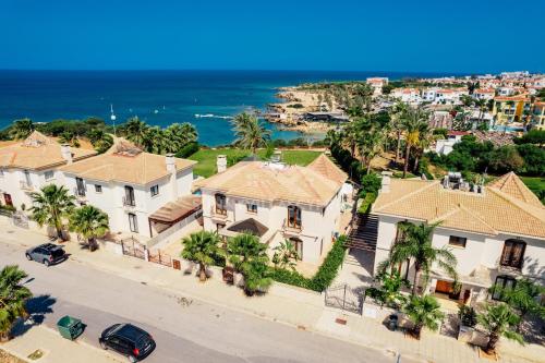 SunnyVillas: 4BR SeaFront Villa*Private Pool*BW44