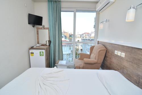 A bed or beds in a room at Cleopatra King Apart