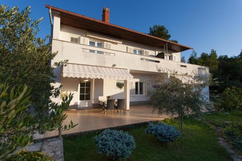 Apartment Jadranka quiet & near the beach!