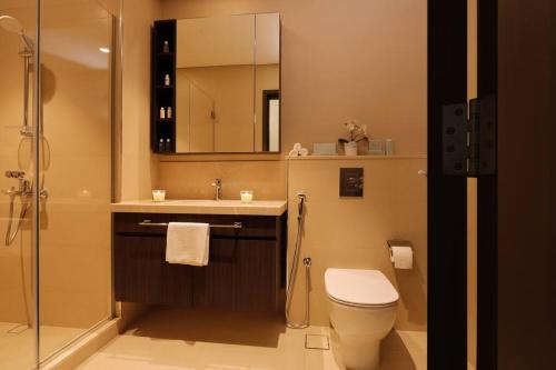 Koupelna v ubytování Burj & Fountain 2 BR Home with direct access to Dubai Mall 07