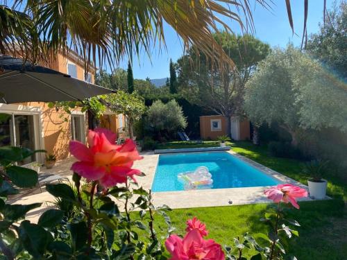 Fotografia z galérie ubytovania Maison provençale avec piscine et jardin privatifs v destinácii Saumane-de-Vaucluse
