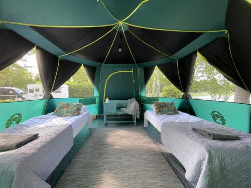 a room with two beds in a tent at Villa Björksten in Loviisa