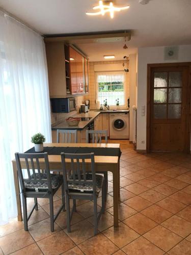 Dapur atau dapur kecil di Feha 30 Ferienhaus Delphin in ruhiger Lage