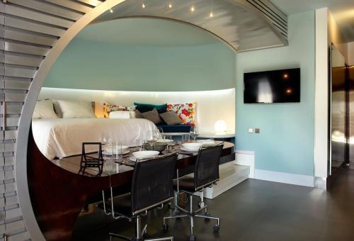 high end suite at the center of Heraklion
