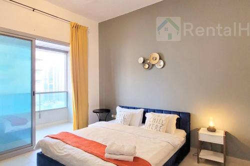 Postel nebo postele na pokoji v ubytování Dubai Marina, Higth Floor w/ Balcony and Views