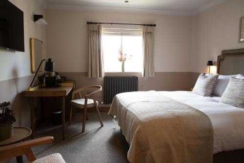 Una cama o camas en una habitación de The Tempest Arms