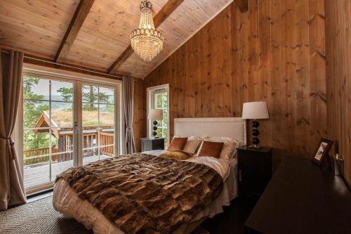 Кровать или кровати в номере Luxury cabin in the mountains with all facileties