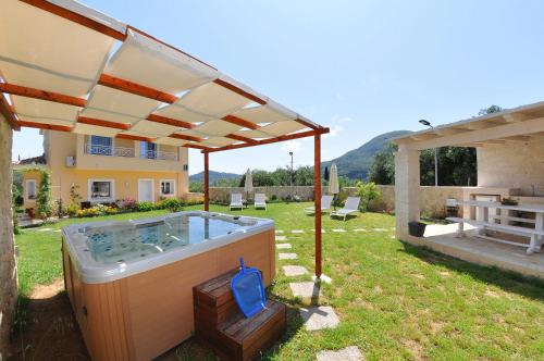 a hot tub in the yard of a house at Villa Eoli Corfu in Ágios Prokópios