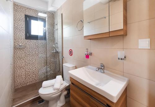 Phòng tắm tại Armonia 2BR Apartment Grey Diamond by Imagine Lefkada